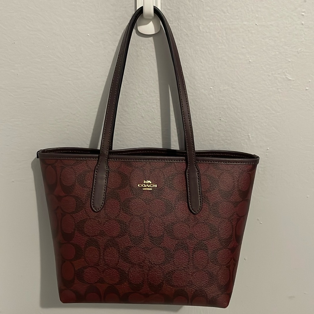 Mini tote coach bag 👜 oxblood color